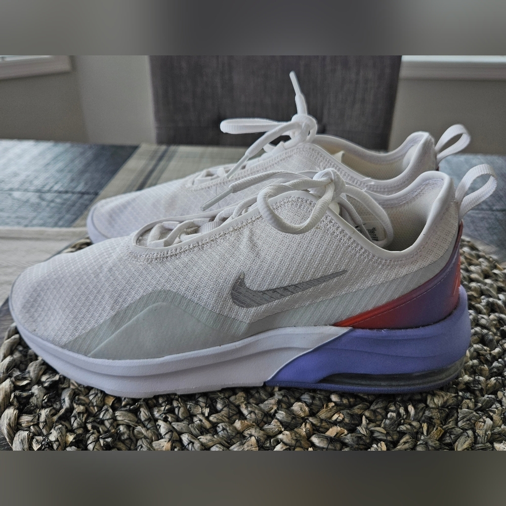 Nike Women's Air Max Motion 2 - Picture 2 of 6